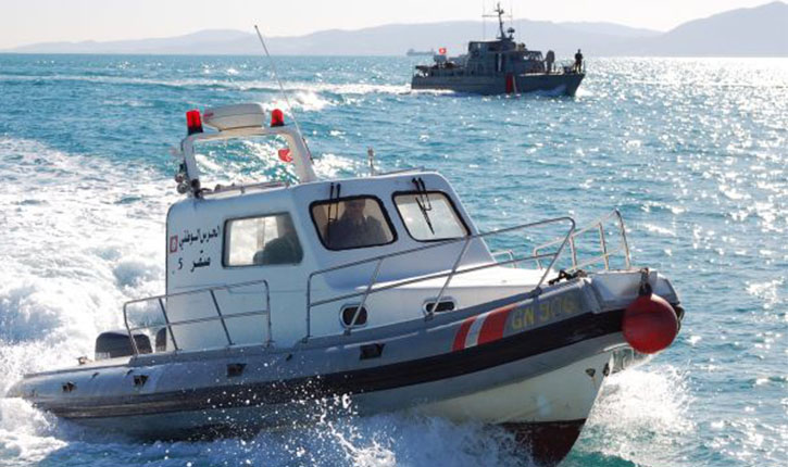 إنقاذ 13 تونسيا تعطل مركبهم في سواحل الهوارية