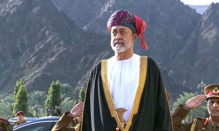 سلطان عمان يلغي جميع ألقابه