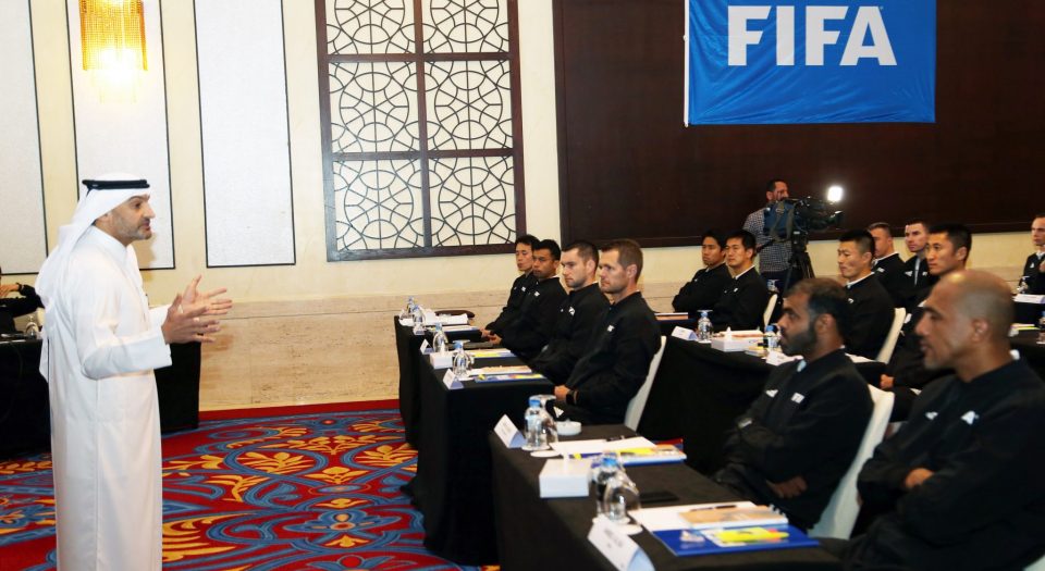 الـ”فيفا” تنظم دورة تكوينية لحكام مونديال 2022