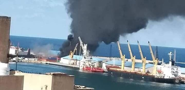 الجيش الليبي يعلن تدمير سفينة تركية في ميناء طرابلس