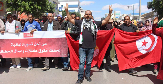 عمال الحضائر يحتجون أمام مقر الحكومة