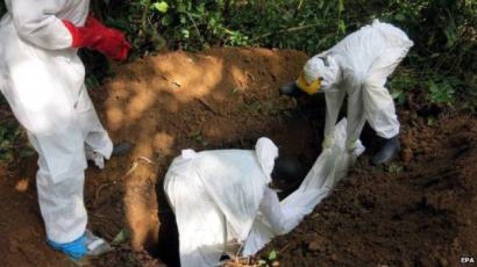 بعد الاعتراض على دفن متوفية بكورونا في بنزرت: الاحتفاظ بتسعة اشخاص بينهم صاحبة الفيديو