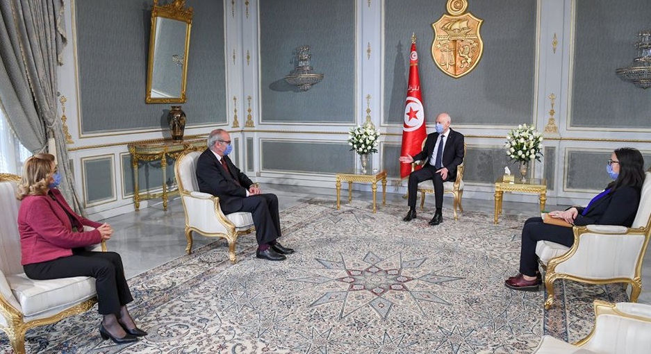 Le Président de la République s'entretient avec le Directeur de l'Institut Pasteur
