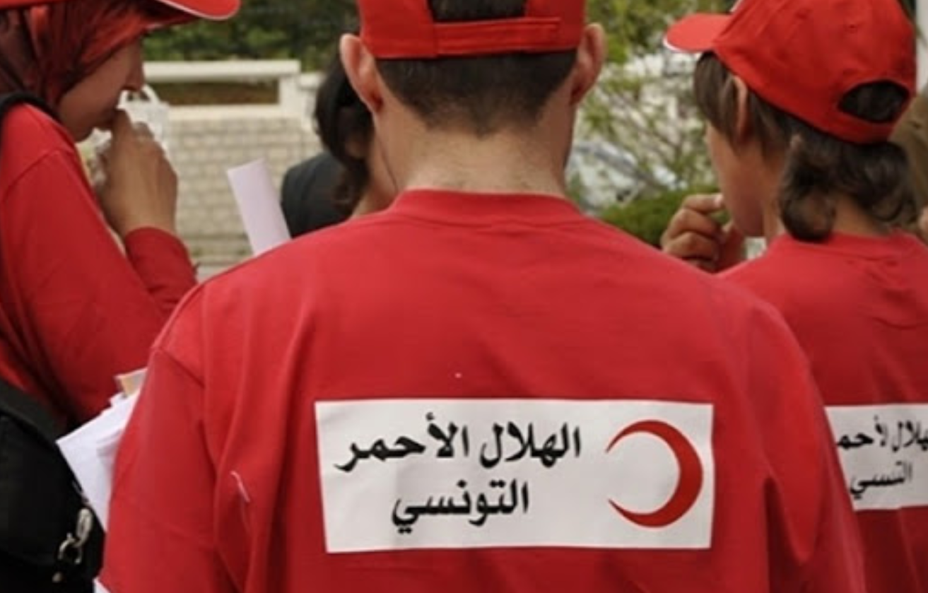 الهلال الأحمر يرد على اتهامه بإتلاف تبرعات موجهة لغزة