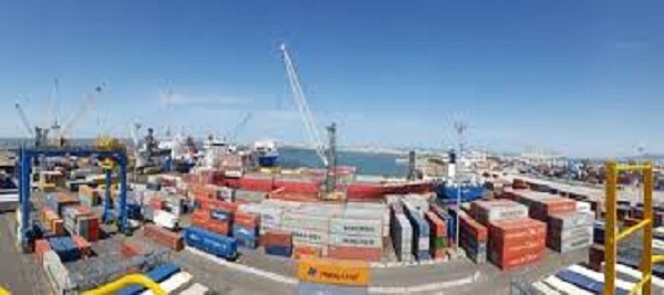 بعد غد : انطلاق اول باخرة  محمّلة بالصادرات التونسية من المواد الفلاحية والغذائية نحو ليبيا