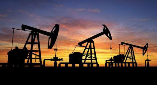 تخفيف إجراءات الإغلاق العام يدفع أسعار النفط إلى الارتفاع
