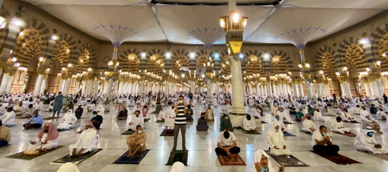 إعادة فتح المسجد النبوي أمام المصلين