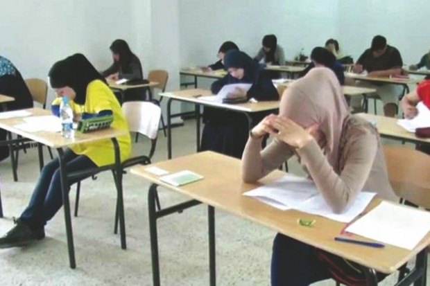 الجزائر تقرّر تأجيل امتحانات الباكالوريا والإعدادي وإلغاء 