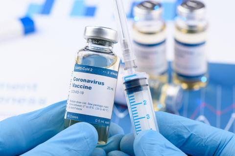 آثار جانبية للقاح كورونا: اللجنة العلمية توضّح