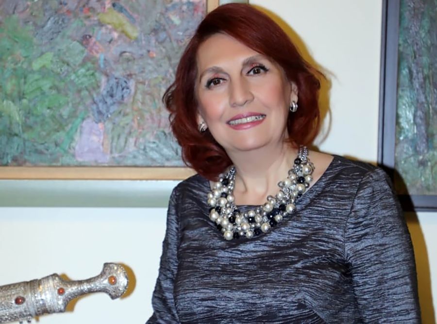 زوجة رئيس الحكومة اللبنانية: لا حل لنا الا ان تتحول كل للبنانيات الى خادمات