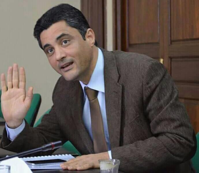 حسونة الناصفي: من حقّ رئيس الحكومة المستقيل أن يقيل ويعيّن