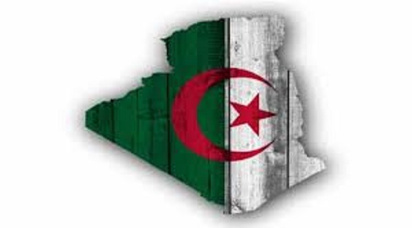 وزير الخارجية الجزائري: الجزائر على مسافة واحدة من أطراف النزاع في ليبيا