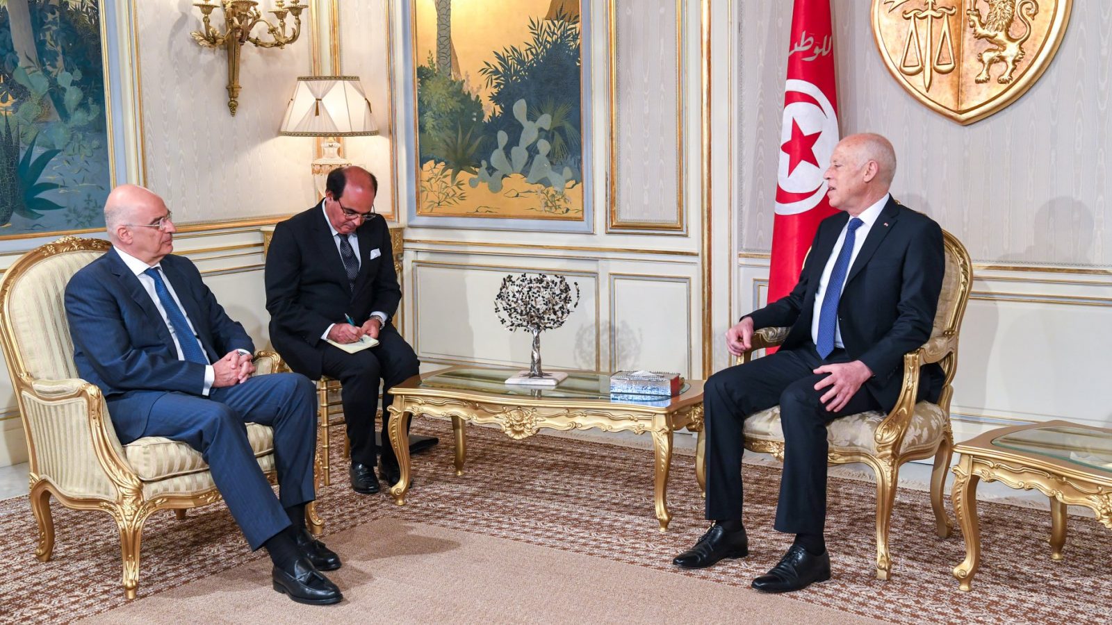 وزير الخارجية اليوناني في قصر قرطاج: اليونان مع مغادرة كل القوى أراضي ليبيا