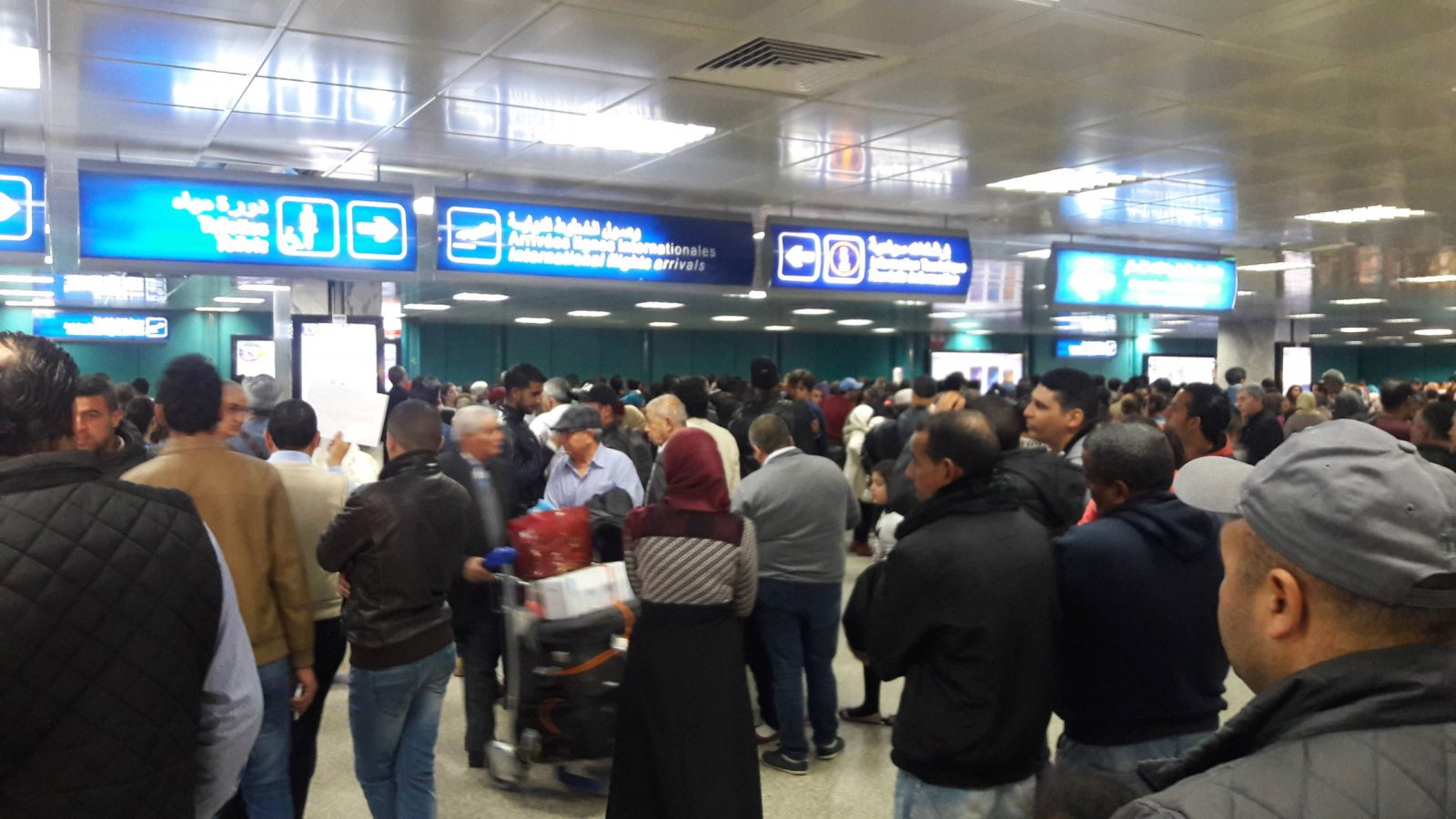 حكاية الامتعة التي اغضبت أنور معروف في مطار تونس قرطاج