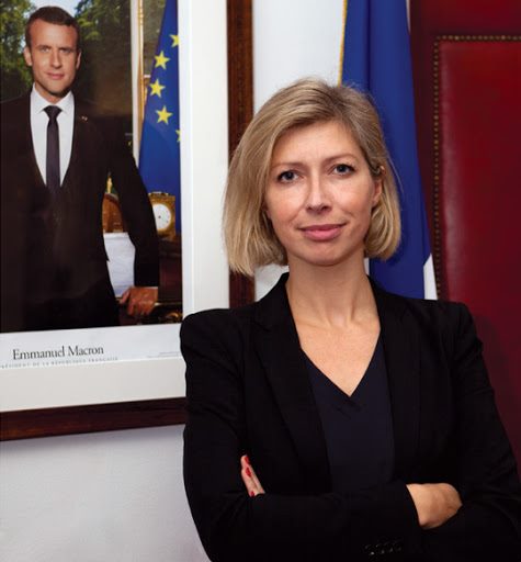 امرأة قد تخلف السفير الفرنسي بتونس