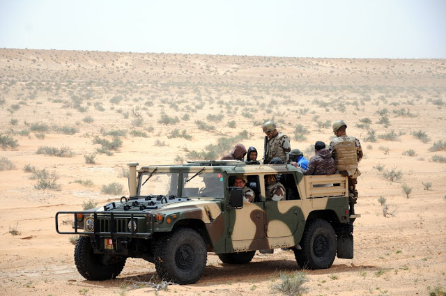 برج الخضراء: الوحدات العسكرية تطارد 3 سيارات قادمة من ليبيا