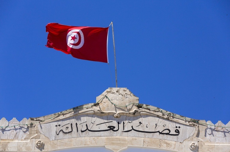 محاولة حرق مقر المحكمة الابتدائية بتونس1