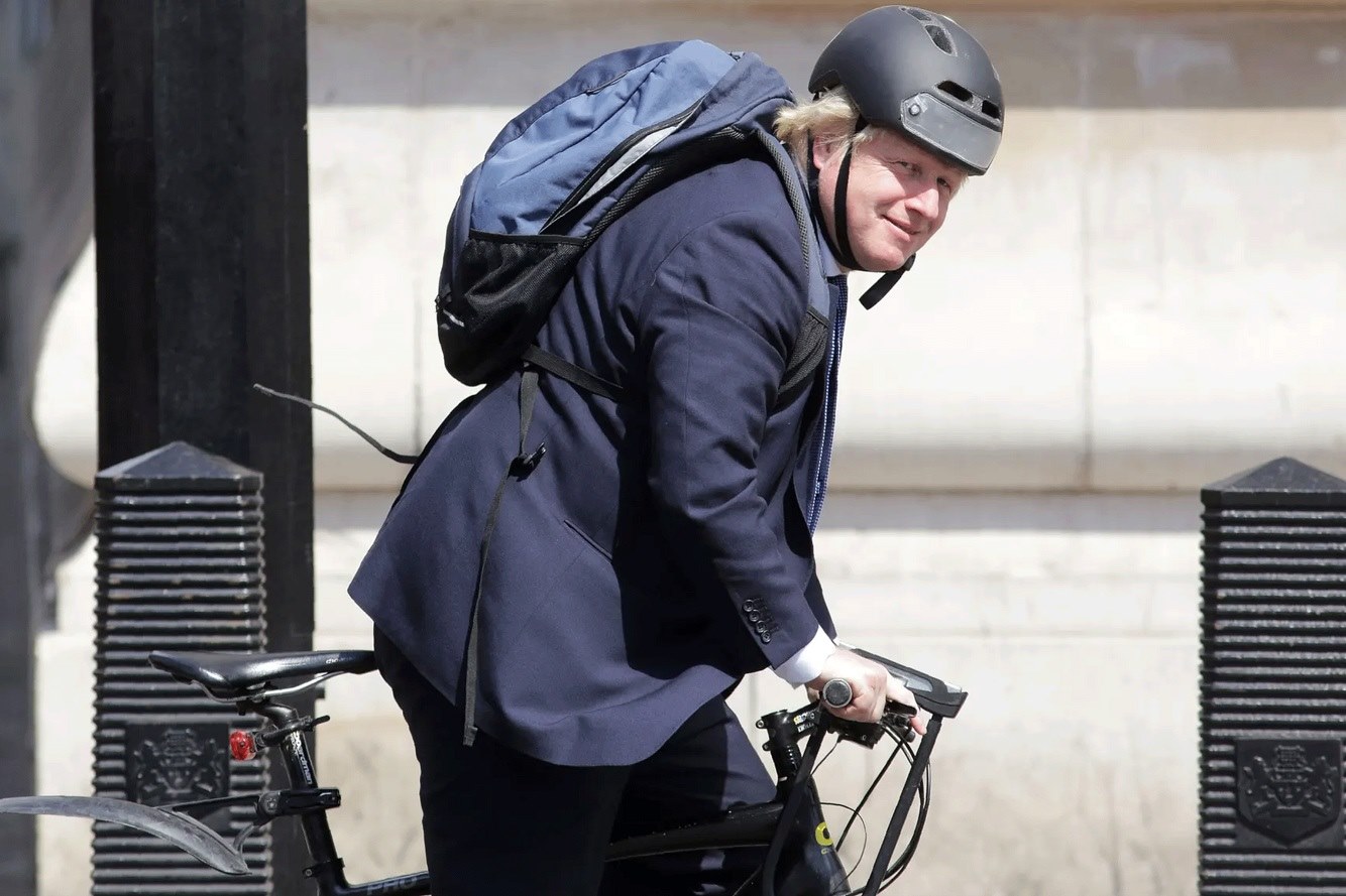 هذا اقتراح جونسون: على بريطانيا أن تركب الدراجة الهوائية للهروب من كورونا