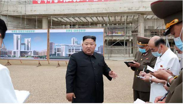زعيم كوريا الشمالية يأمر بالتحقيق في مشروع بناء مستشفى العاصمة واستبدال جميع المسؤولين