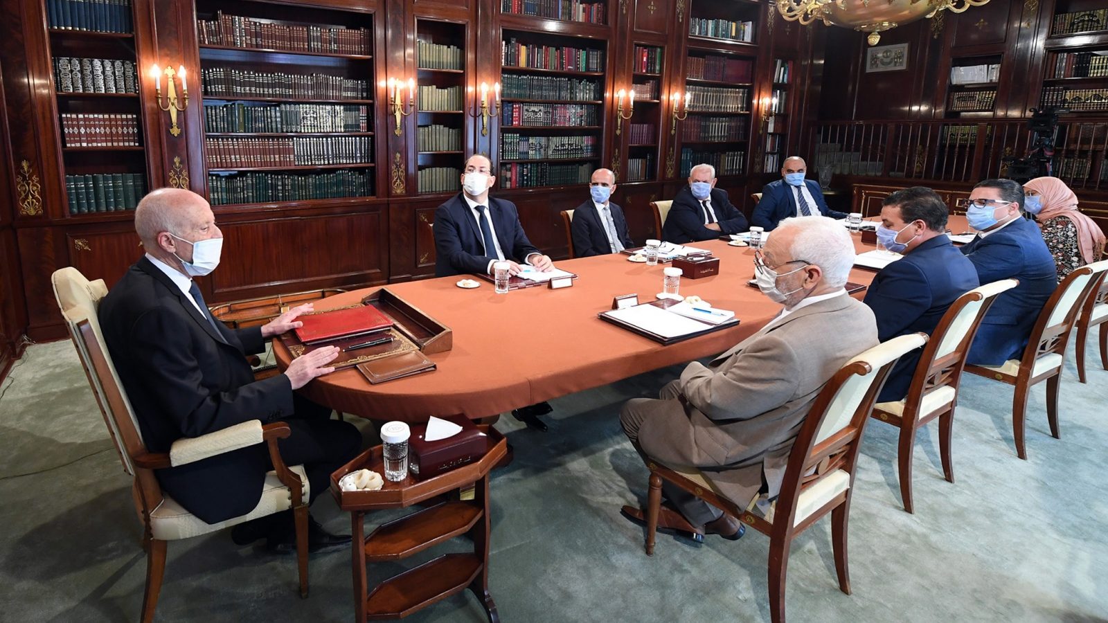 عدد من ممثلي الاحزاب والكتل البرلمانية عند قيس سعيد