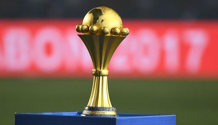 طريف / سرقة رمز كأس إفريقيا للامم من مقر الاتحاد المصري ! (فيديو)