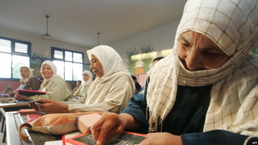توقفت بسبب كورونا: قرار باستئناف دروس تعليم الكبار في تونس