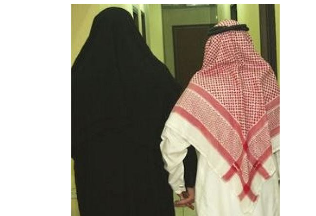 شاهد..سعودية سعيدة جدا لزواج زوجها بـ ..ثانية !