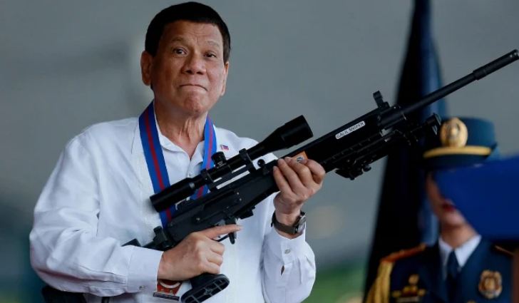رئيس الفليبين يأمر مسؤول الجمارك بقتل مهرّبي المخدّرات!