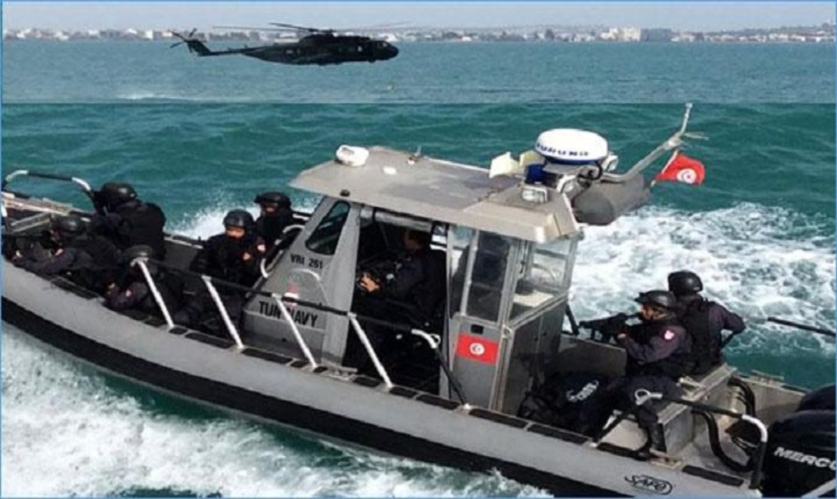 جيش البحر ينقذ 7 جزائريين