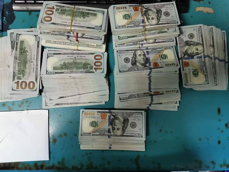 حجز مبالغ من العملة الأجنبية بقيمة 484 ألف دينار في مطار قرطاج