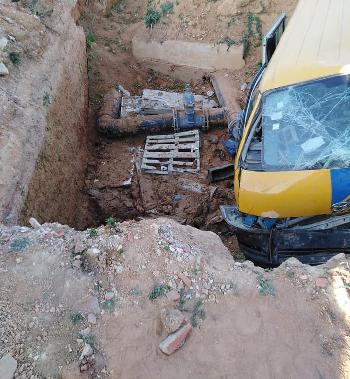 سقوط تاكسي جماعي في حفرة للصوناد..عدد من الجرحى ! (صور)