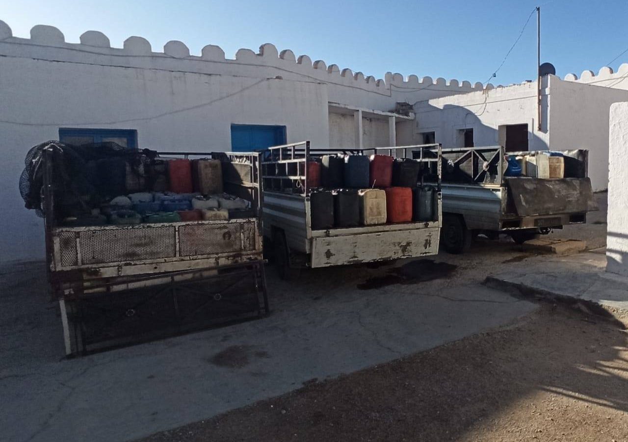 ضبط 3 شاحنات تهرب المحروقات من الجزائر