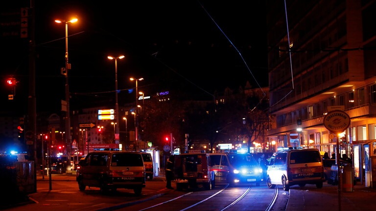مقتل 7 أشخاص بهجوم مسلح وسط فيينا وأحد المهاجمين يفجر نفسه(فيديو)