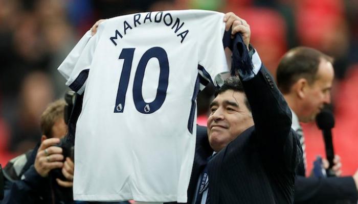 إقتراح سحب رقم 10 من قمصان كرة القدم تكريما لمارادونا