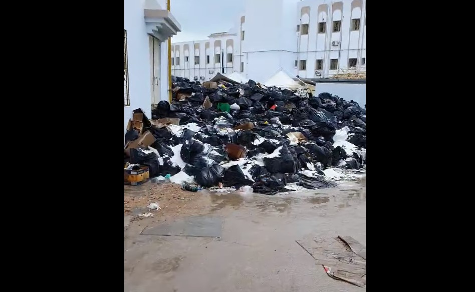 فضيحة: في مستشفى الهادي شاكر بصفاقس: وحدة “كوفيد 19 ” بين القمامة والأوحال (فيديو)