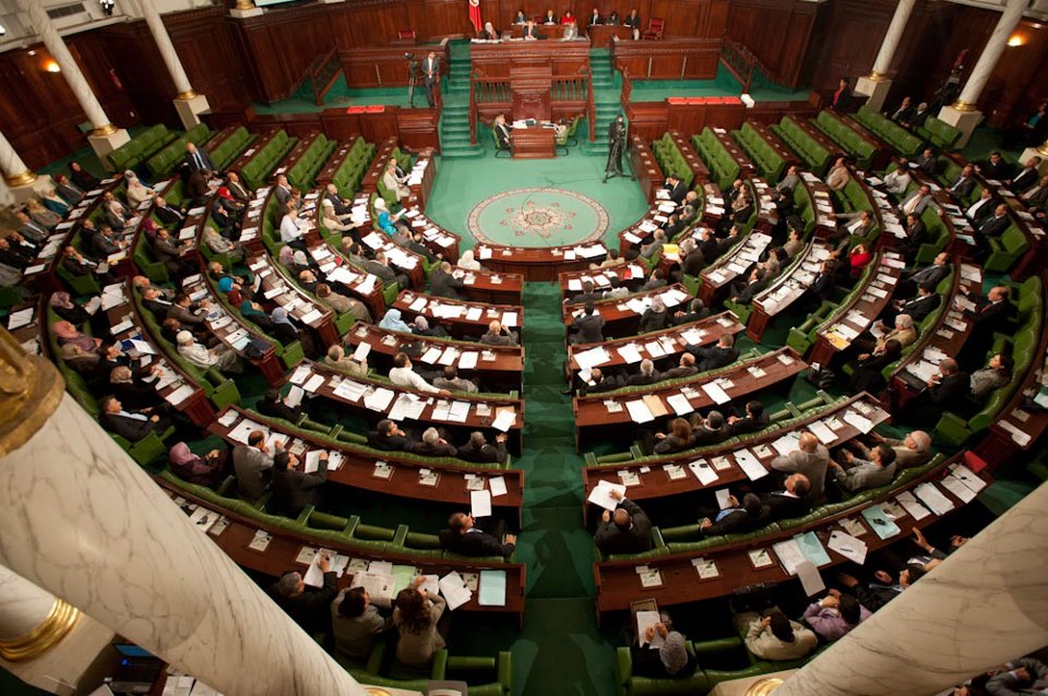المصادقة على إقرار التدابير الاستثنائية لضمان سير عمل البرلمان