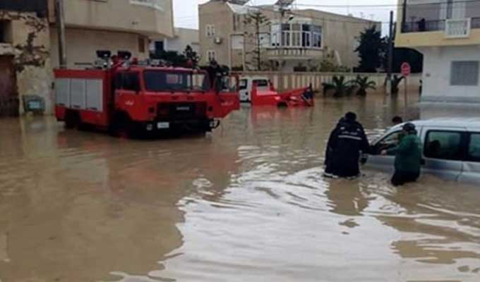 مساعدات لـ 300 عائلة متضررة من الفيضانات بهذه المنطقة