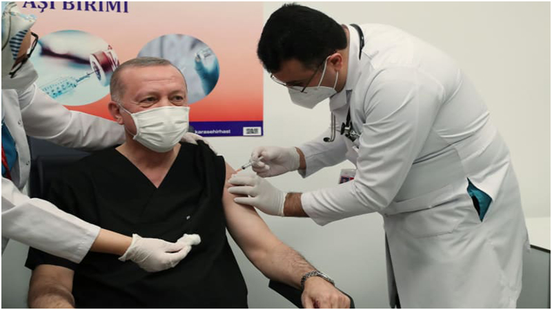 أردوغان يتلقى جرعة من اللقاح الصيني