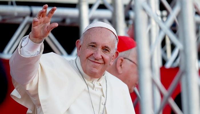 البابا فرنسيس غاضب من الذين سافروا خارج بلادهم لقضاء إجازاتهم فرارا من إجراءات كورونا