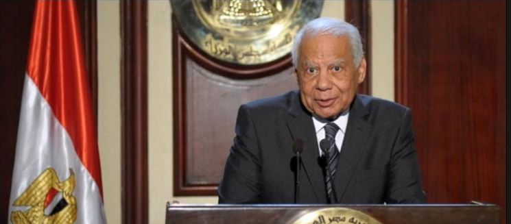 إدارة بايدن تُعلّق قرار تحصين رئيس وزراء مصر الأسبق “حازم الببلاوي”