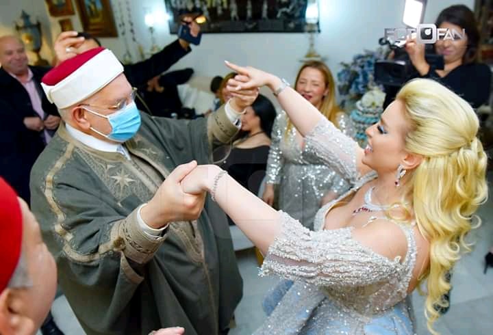 عبدالفتاح مورو يرقص في حفل خطوبة مريم بن مولاهم (فيديو)