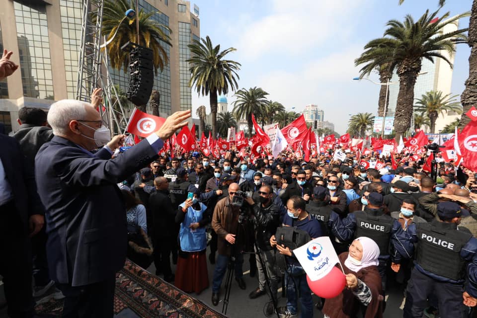 الغنوشي يحذر: الحرب تبدأ بكلمة وتونس اليوم في حرب كلامية