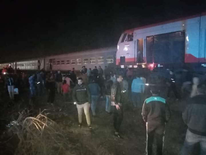 مصر: خروج قطار عن السكة وانهيار مبنى من 5 طوابق