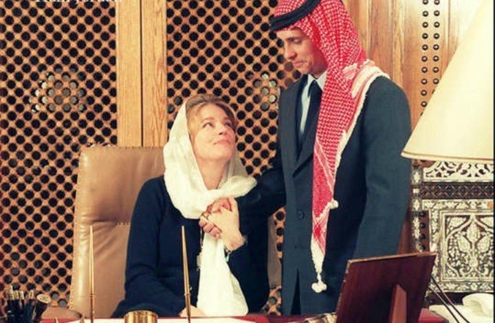 والدة الأمير حمزة تعيد نشر مقال عنوانه “ملك الأردن هو أسوأ عدو لنفسه”