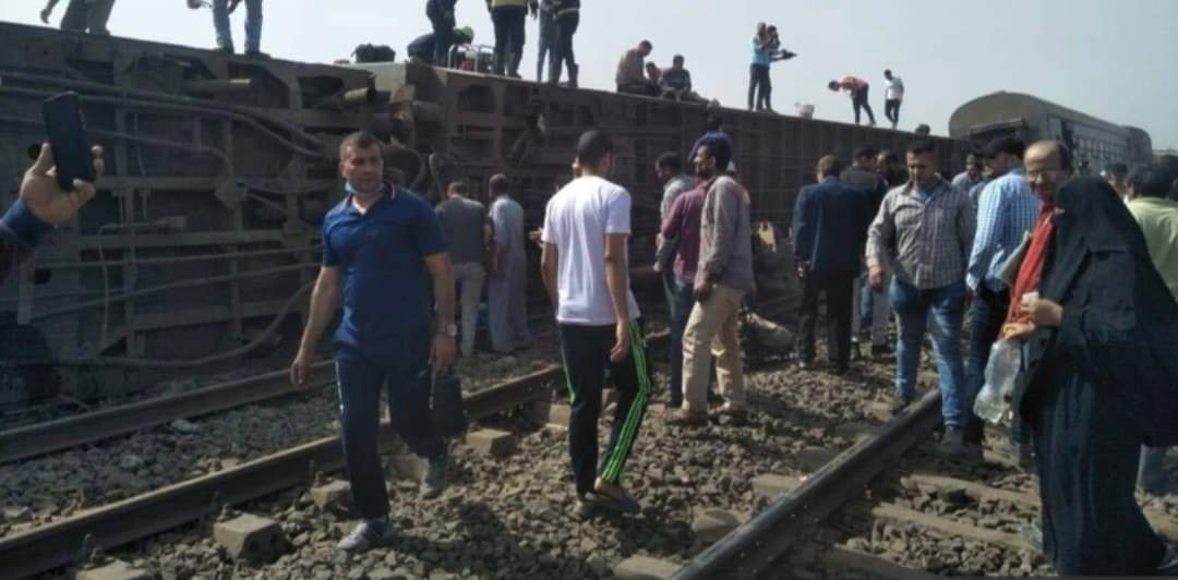 مصر.. 8 وفيات وعشرات المصابين في حادث خروج قطار عن القضبان في طوخ شمال القاهرة