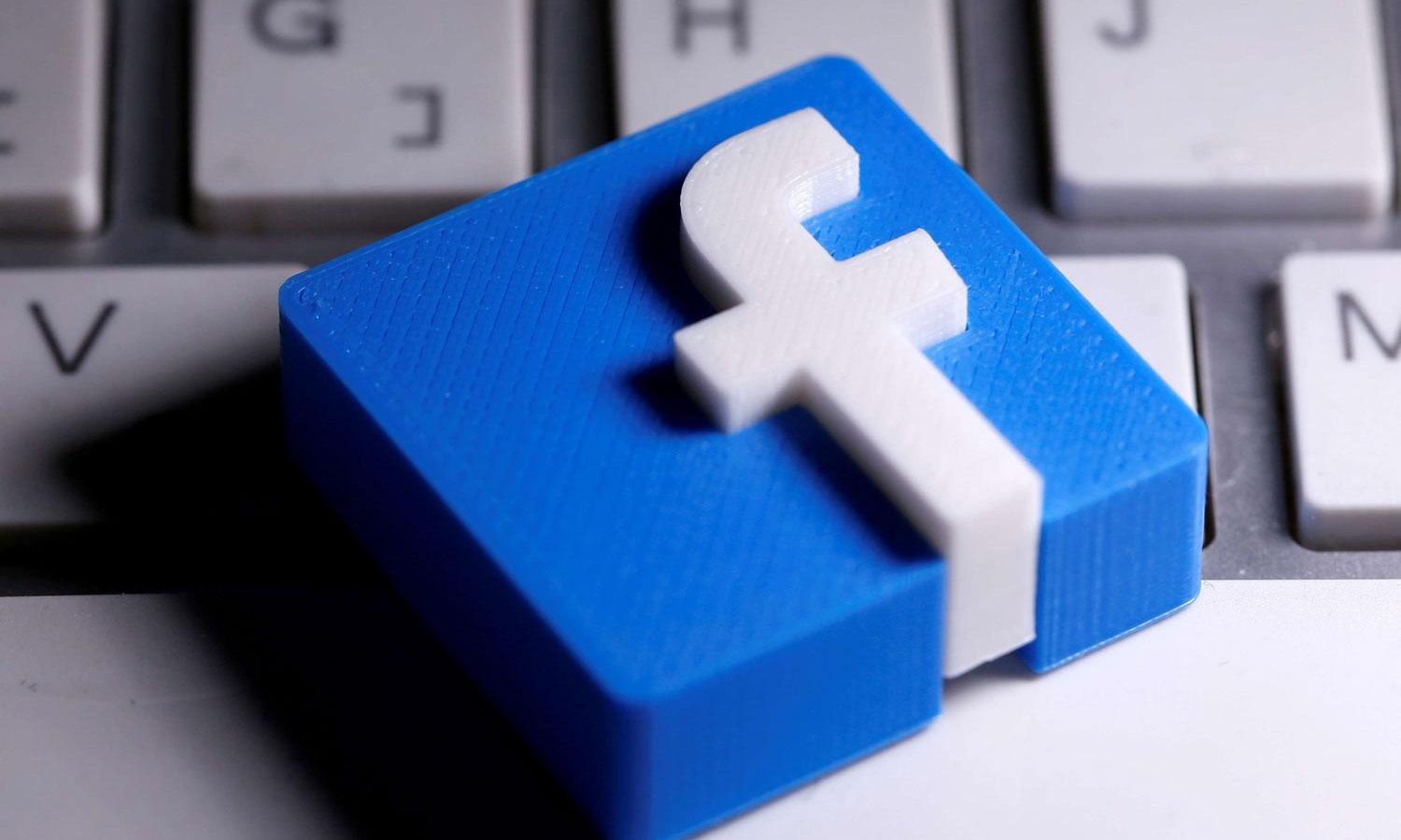 هل يغير “فايسبوك” اسمه ؟