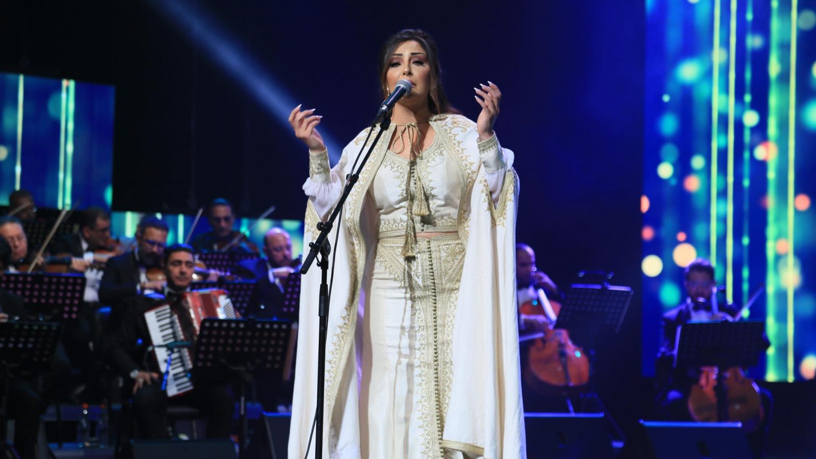 ويتواصل الفن التونسي في السهرة الثالثة من مهرجان الأغنية التونسية