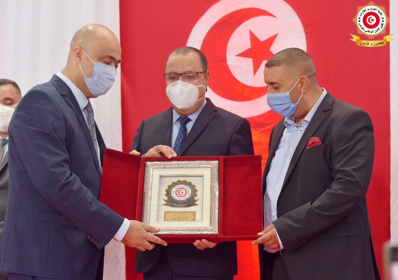 نقابة الأمن الوطني بتونس تكرم المشيشي