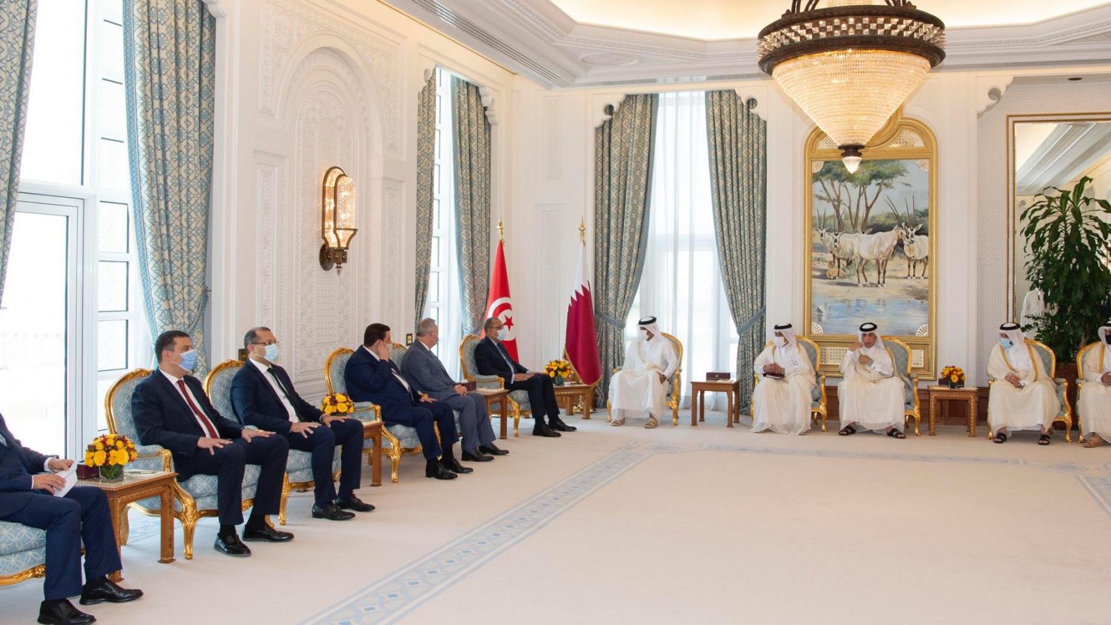 المشيشي يجتمع برئيس مجلس الوزراء وزير الداخلية القطري (فيديو)