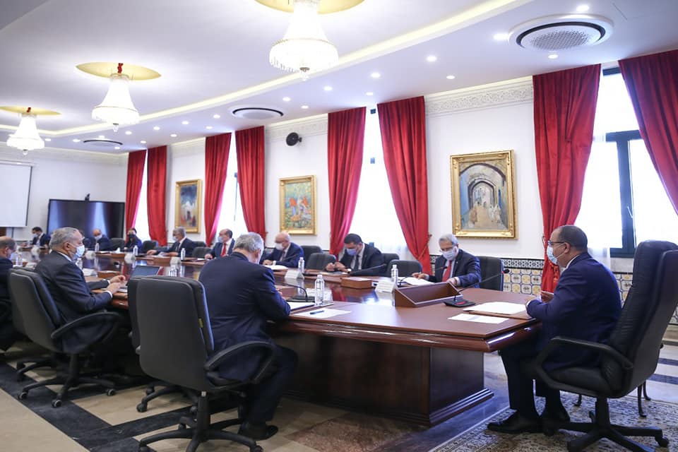 مجلس وزاري مضيّق قبيل زيارة الوزير الأول الفرنسي